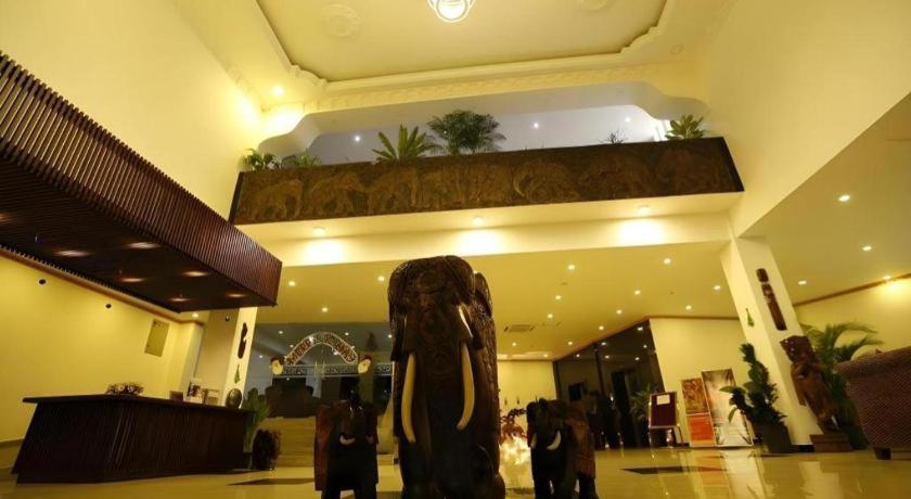 Royal Kandyan Exterior foto
